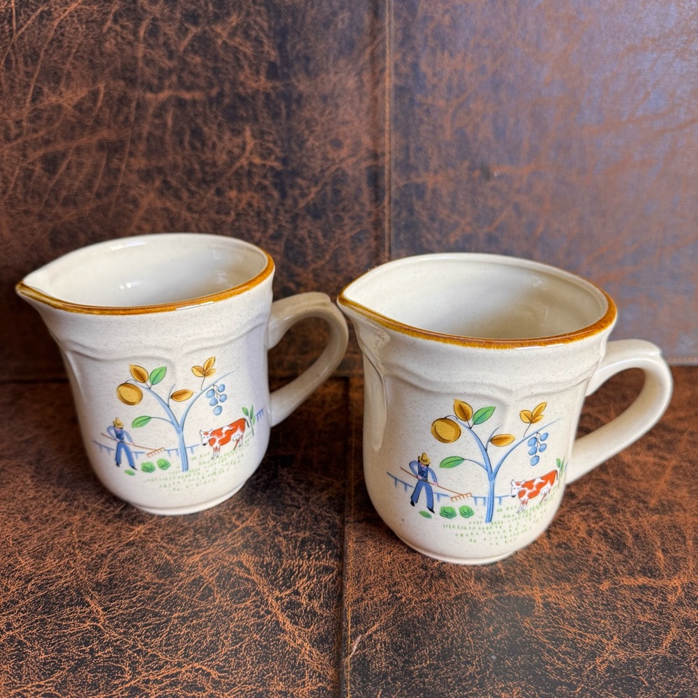The International Stoneware Japan Heartland Farm Creamer Pitcher Set Of 2